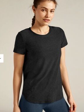 Beyond Yoga Featherweight On the Down Low Tee Size Large